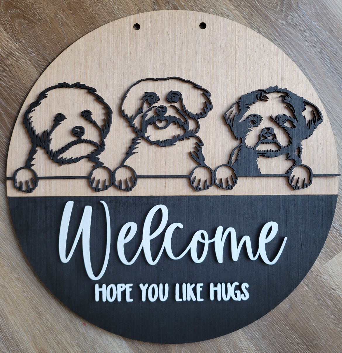 DIY | Welcome Hope You Like Hugs Custome Door Hanger